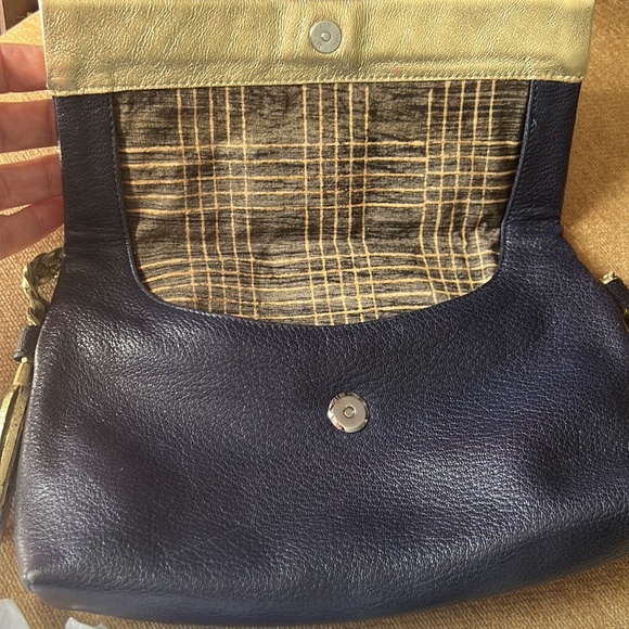 TUSK NAVY AND GOLD LEATHER BAG - Picture 10 of 16